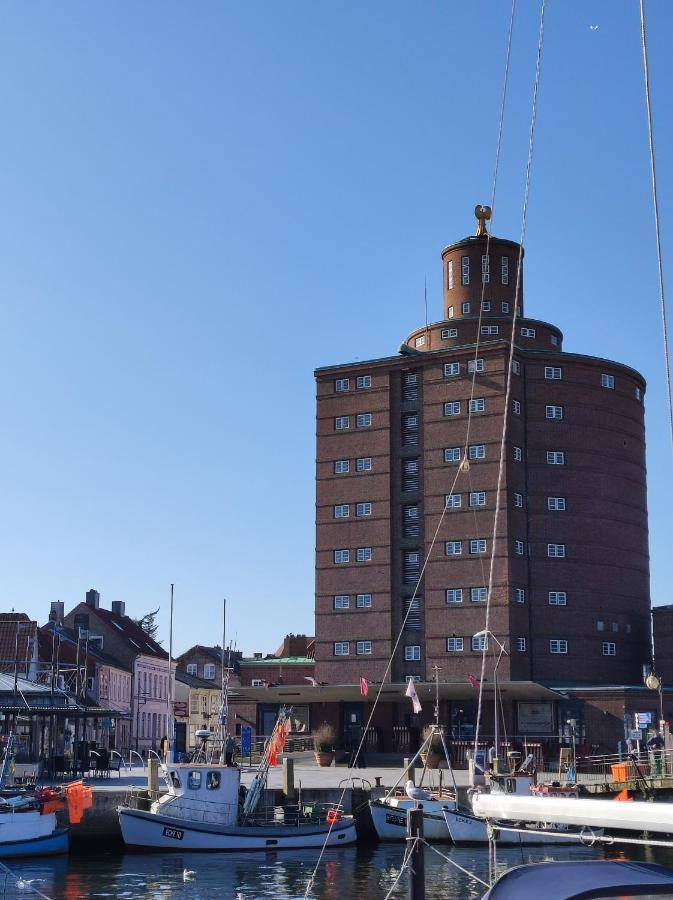 Pier 12 *